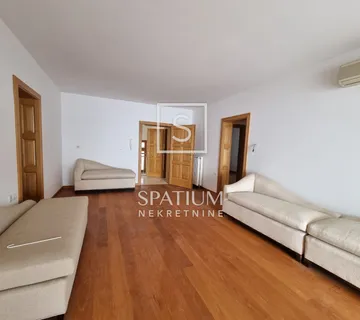 Dramalj, Crikvenica, Vila S Okućnicom, Drugi Red Do Mora