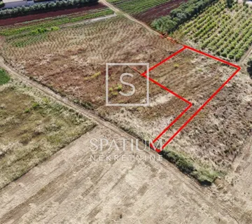 KAŠTELIR, GRAĐEVINSKO ZEMLJIŠTE SA PANORAMSKIM POGLEDOM NA MORE - cover
