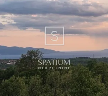VIŠKOVO, NOVOGRADNJA, OBITELJSKI STAN S POGLEDOM NA MORE - cover