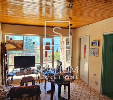 NOVI VINODOLSKI, KUĆA 2. RED DO MORA NA TERENU OD 1057m2
