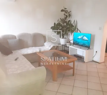 OTOK KRK, OMIŠALJ, TROSOBAN STAN ZA NAJAM RADNICIMA - cover