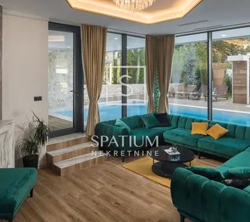 Poreč, Luksuzna Vila S Bazenom I Krovnom Terasom