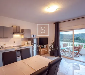 OTOK RAB, KAMPOR, ETAŽA KUĆE S DVA APARTMANA - cover