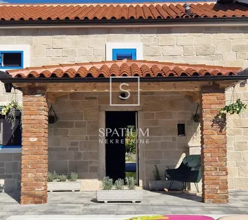 OTOK KRK, DOBRINJ, PREKRASNA KAMENA KUĆA S BAZENOM - cover