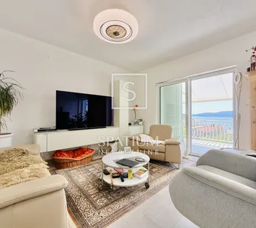 NOVI VINODOLSKI, SAMO U NAŠOJ PONUDI, ADAPTIRANA KUĆA S OKUĆNICOM I GARAŽOM - cover