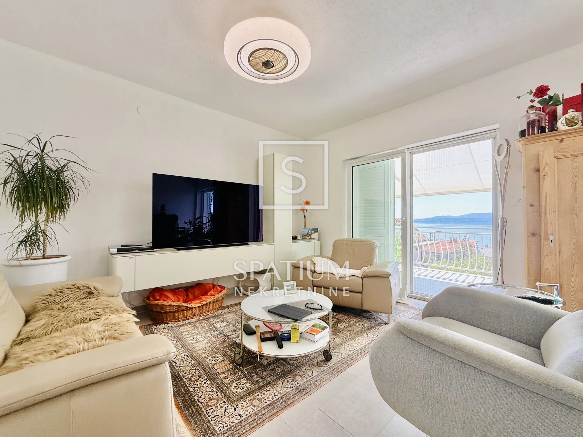 NOVI VINODOLSKI, SAMO U NAŠOJ PONUDI, ADAPTIRANA KUĆA S OKUĆNICOM I GARAŽOM - cover