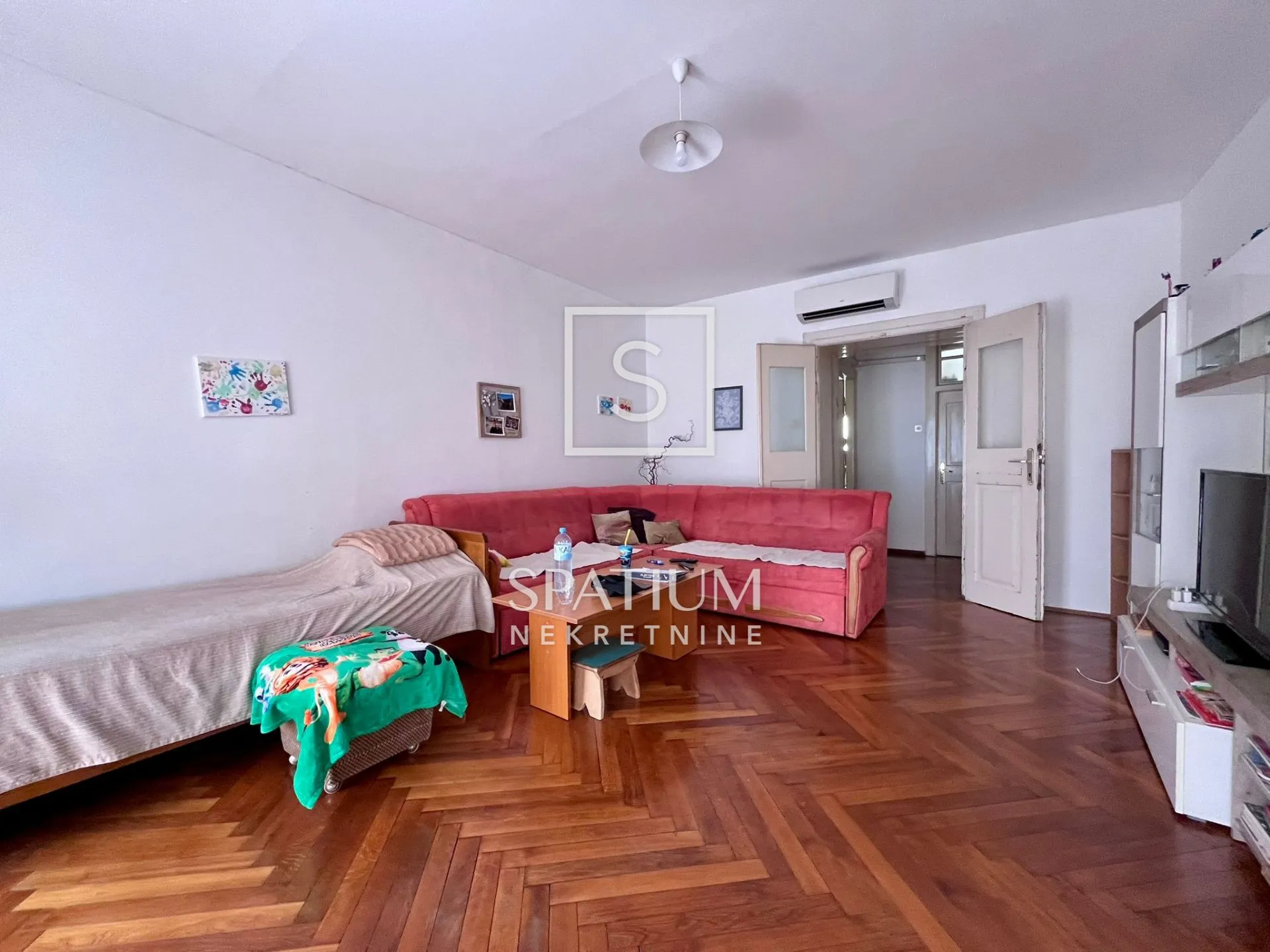 RIJEKA, TROSOBAN KLASIČAN STAN NA KORZU - cover