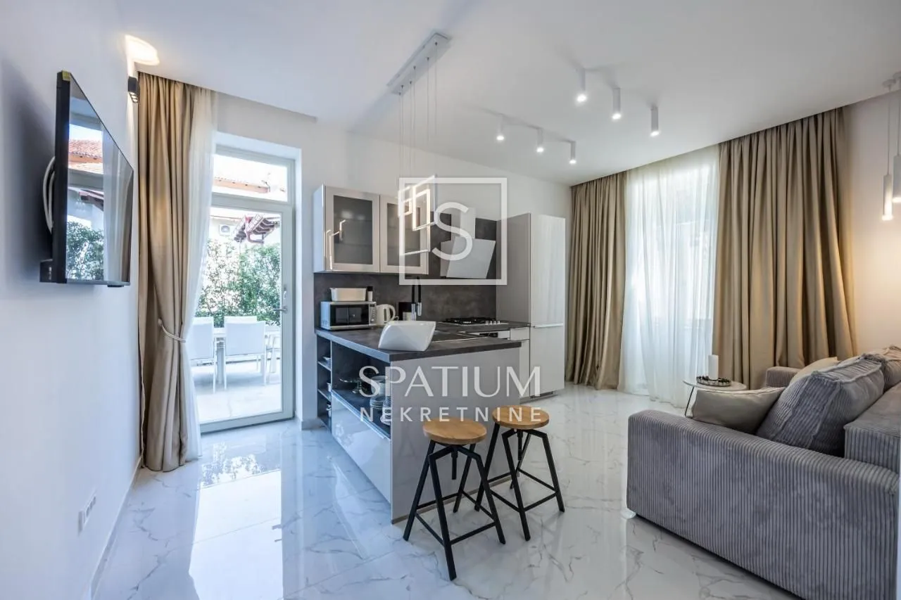 CRIKVENICA, VILA NA ATRAKTIVNOJ LOKACIJI, BLIZU CENTRA I MORA - cover