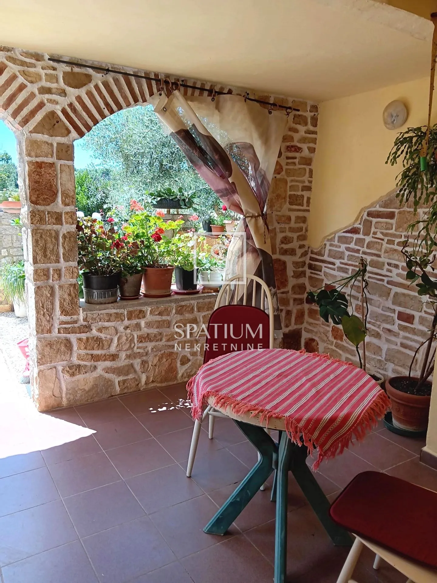 POREČ, KAMENA KUĆA U NIZU - cover