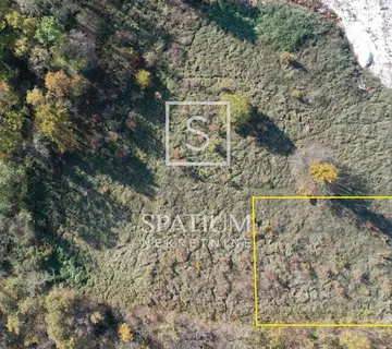 TINJAN, GRAĐEVINSKO ZEMLJIŠTE PRAVILNOG OBLIKA POVRŠINE 600M2 - cover