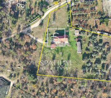 BUJE, PROSTRANO IMANJE S POTENCIJALOM DALJNJEG RAZVOJA - cover