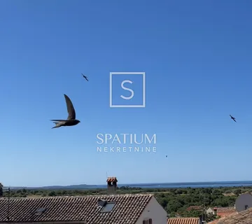 BALE, KUĆA U STAROGRADSKOJ JEZGRI NA VRHUNSKOJ LOKACIJI - cover