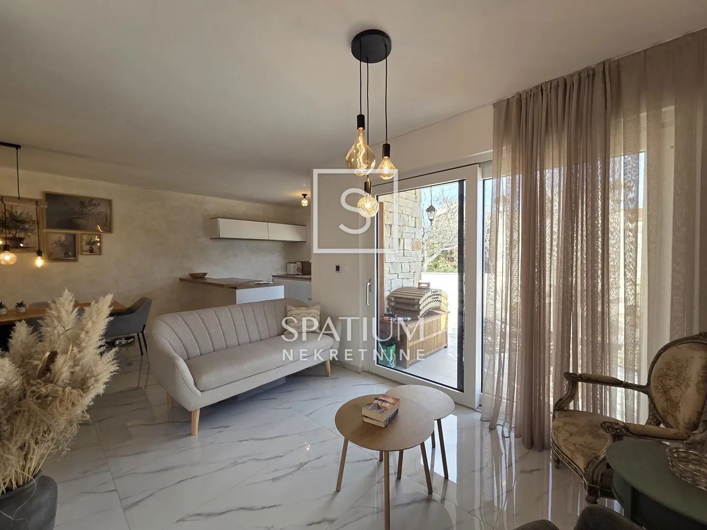 MARČANA, TROSOBAN DVOETAŽNI STAN S BAZENOM - cover