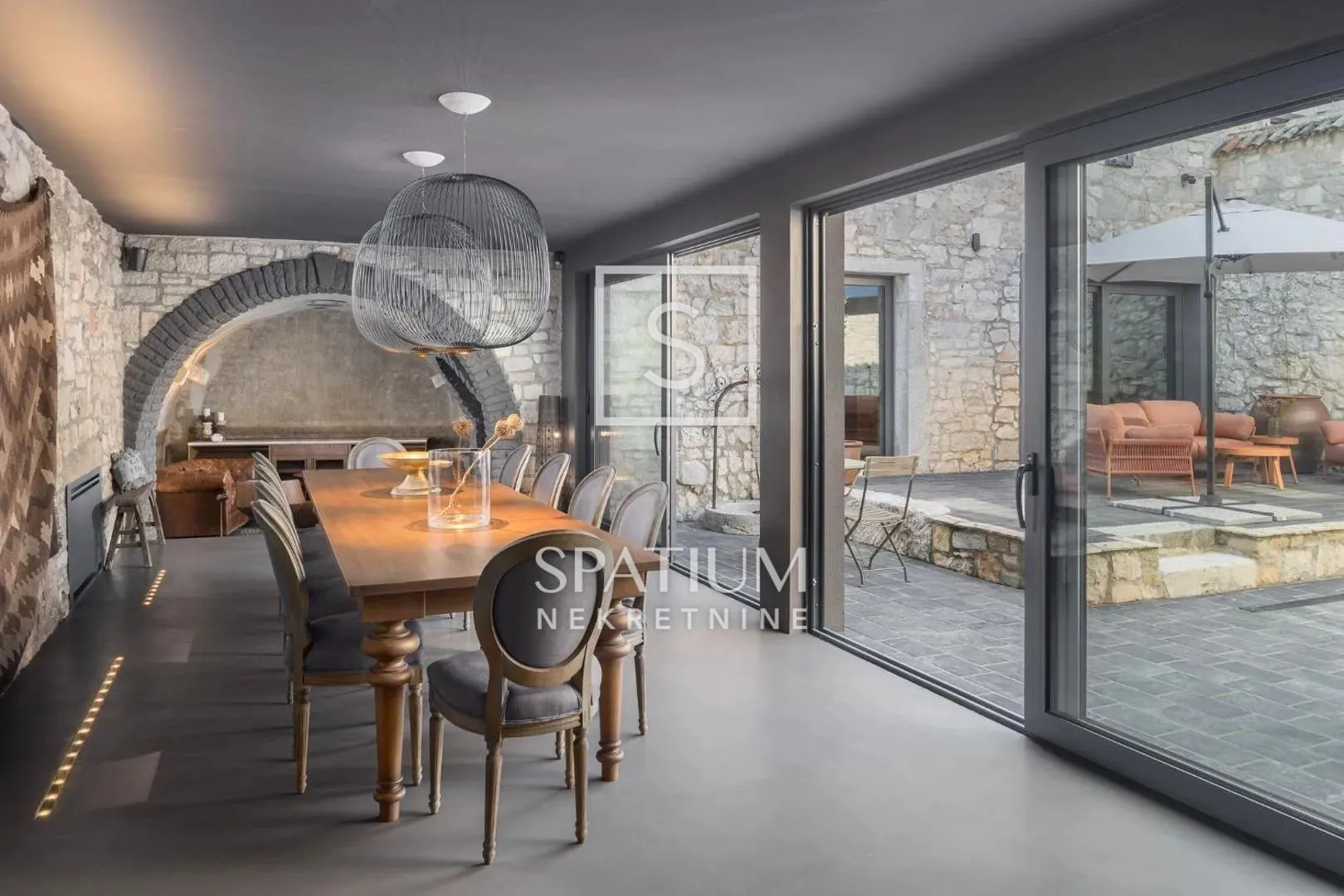 POREČ, LUKSUZNA AUTENTIČNA KAMENA VILA - cover