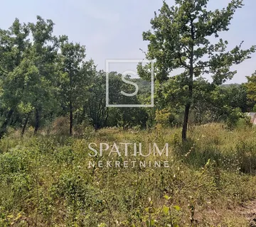 LABIN, GRAĐEVINSKO ZEMLJIŠTE NA RUBU NASELJA - cover