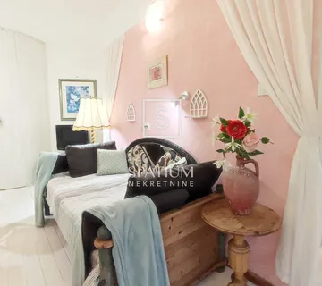 KRK, MALINSKA, DVA STANA S MEDITERANSKIM VRTOM - cover