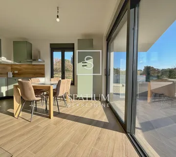 POREČ, ISTRA, DVOSOBAN STAN 500 METARA DO MORA - cover