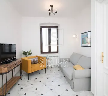 CENTAR, NOVOUREĐEN STAN NA ATRAKTIVNOJ LOKACIJI - cover