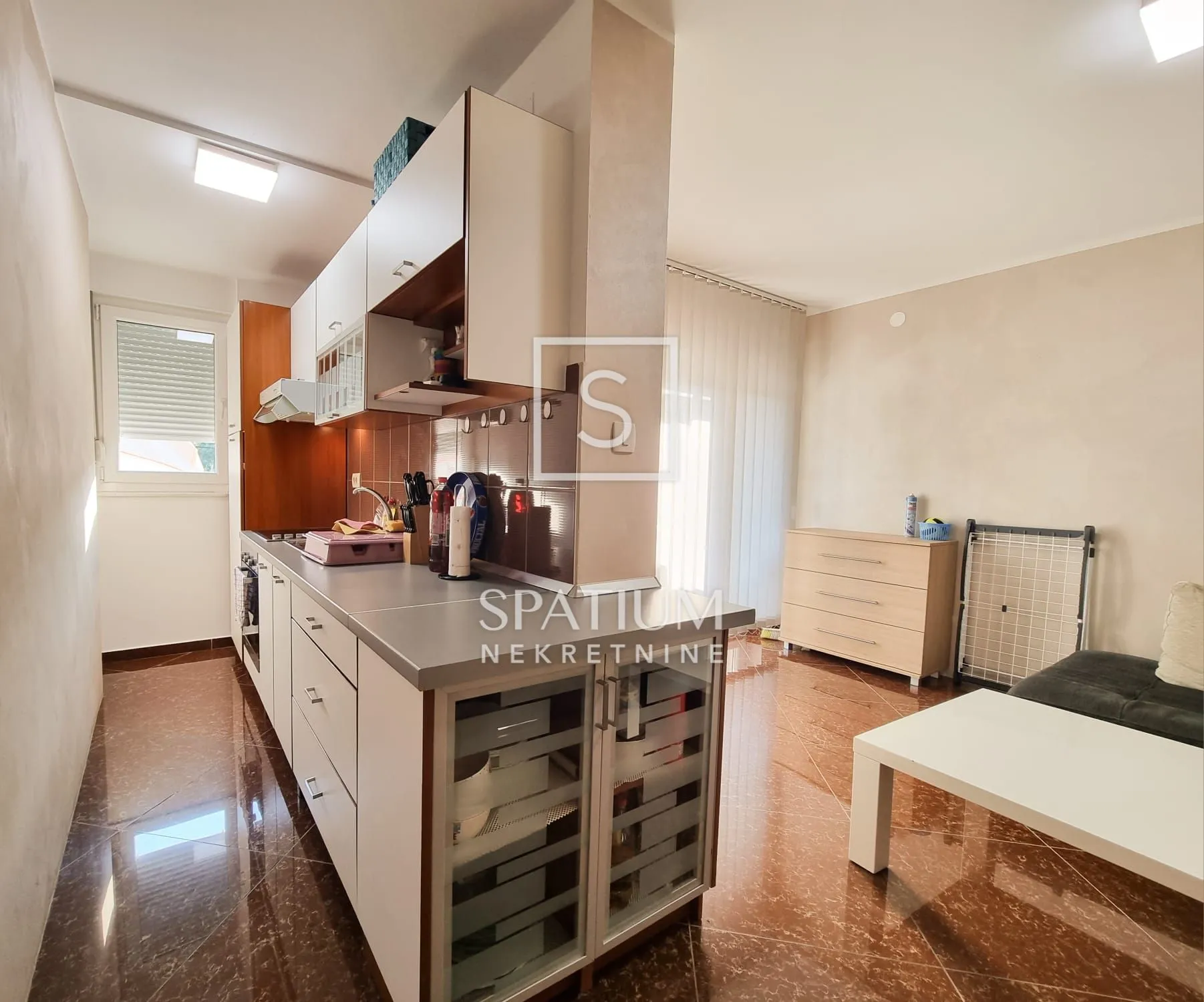 NOVI VINODOLSKI, APARTMAN NA DOBROJ LOKACIJI - cover