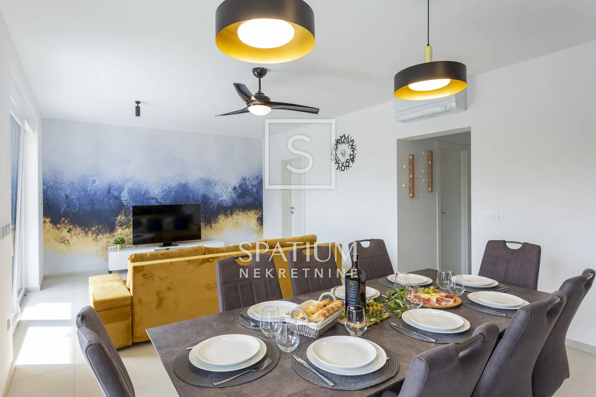 MEDULIN, KUĆA S POGLEDOM NA MORE NA SAMO 150 m OD PLAŽE - cover