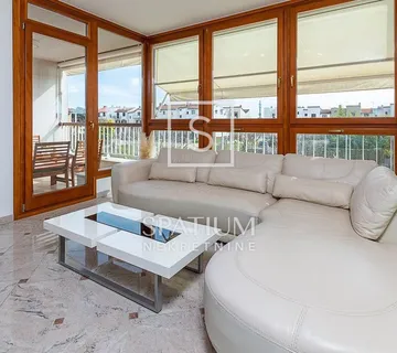 ROVINJ, ISTRA, DVOSOBNI STAN  SA GARAŽNIM MJESTOM NA SJAJNOJ LOKACIJI - cover