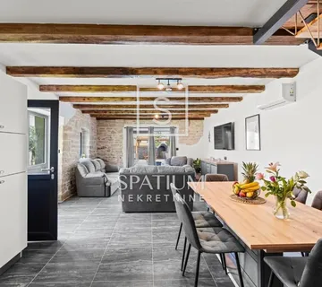 POREČ, KAMENA KUĆA SA BAZENOM - cover