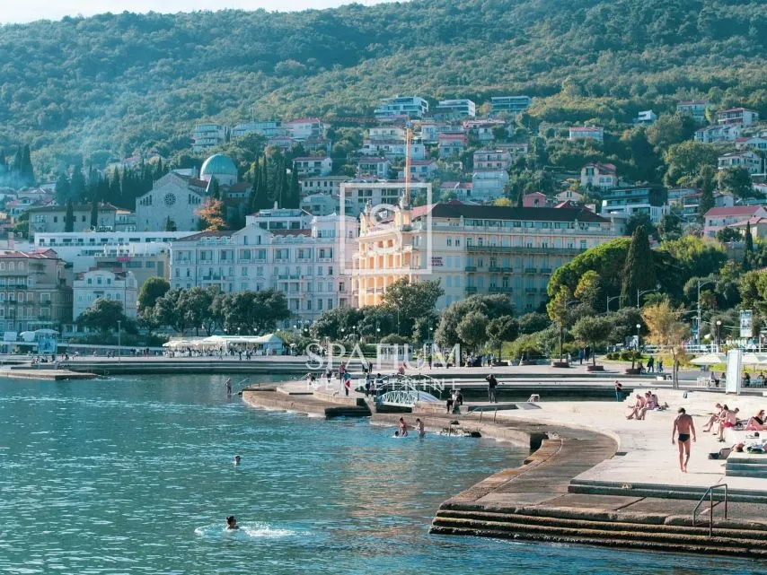 OPATIJA, STAN S PARKINGOM U STROGOM CENTRU - cover