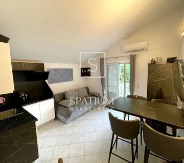 MALINSKA, ODLIČAN STAN BLIZU CENTRA - cover