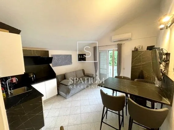 MALINSKA, ODLIČAN STAN BLIZU CENTRA - cover