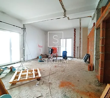 CRIKVENICA, STAN NA FREKVENTNOJ LOKACIJI - cover