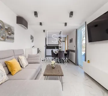 OPATIJA, POLJANE, VILA S BAZENOM I PREKRASNIM POGLEDOM NA MORE - cover