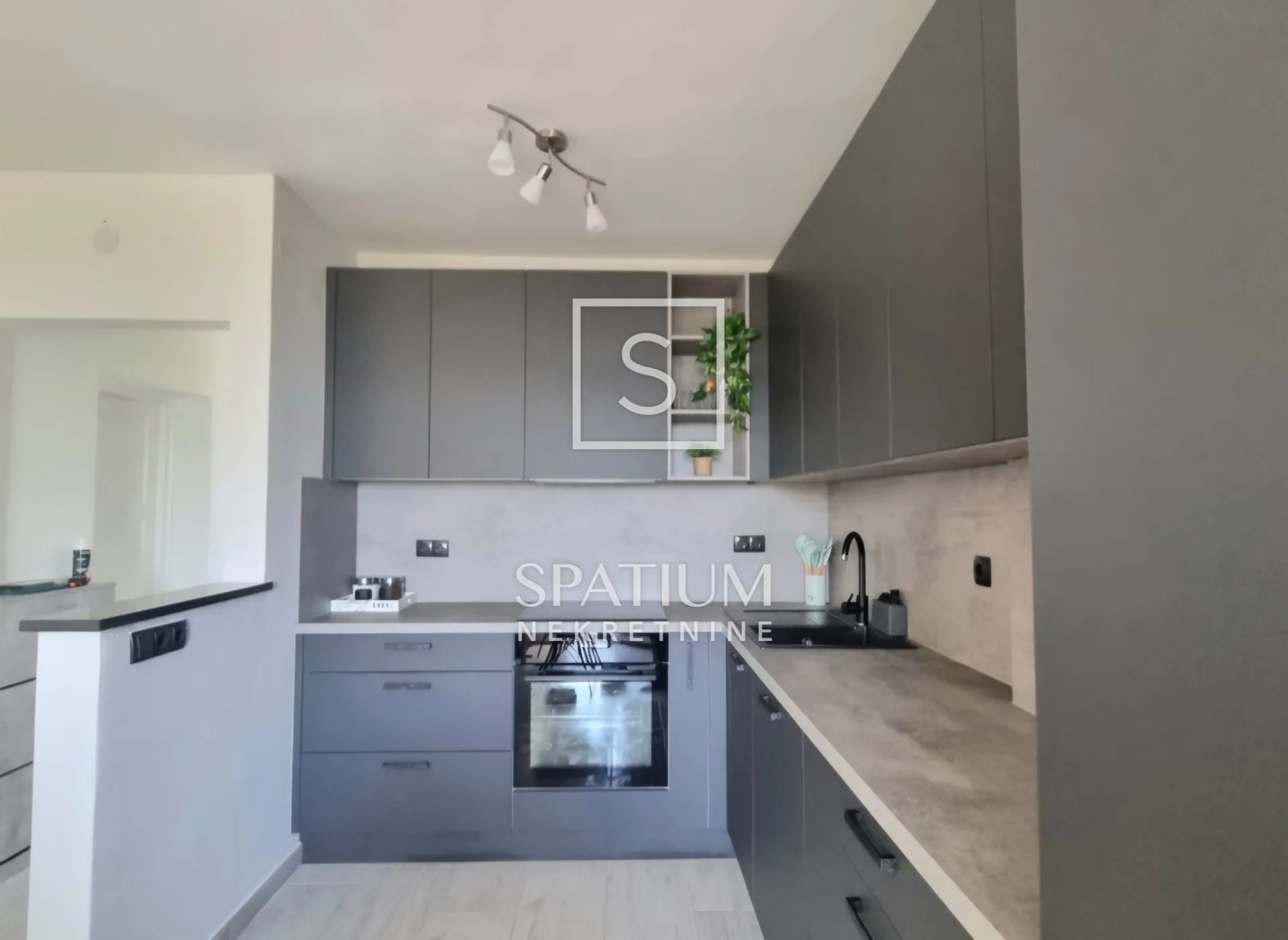 NOVI VINODOLSKI, STAN NA ODLIČNOJ LOKACIJI - cover