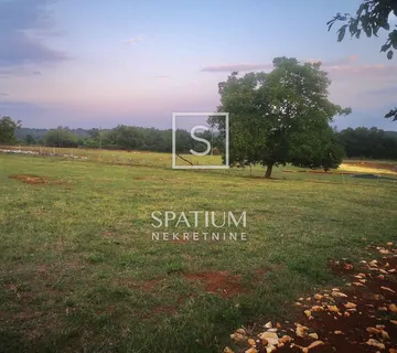 LABIN OKOLICA, GRAĐEVINSKO ZEMLJIŠTE PRAVILNOG OBLIKA - cover