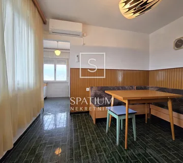 ZAMET, TROSOBAN STAN S PANORAMSKIM POGLEDOM I ODVOJENA GARSONIJERA - cover