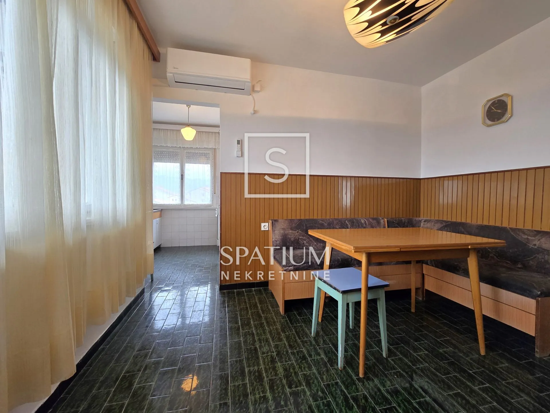 ZAMET, TROSOBAN STAN S PANORAMSKIM POGLEDOM I ODVOJENA GARSONIJERA - cover