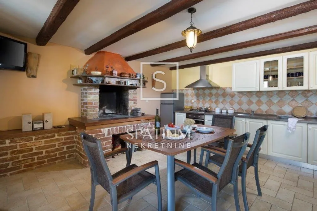 LABIN, KUĆA S BAZENOM - cover