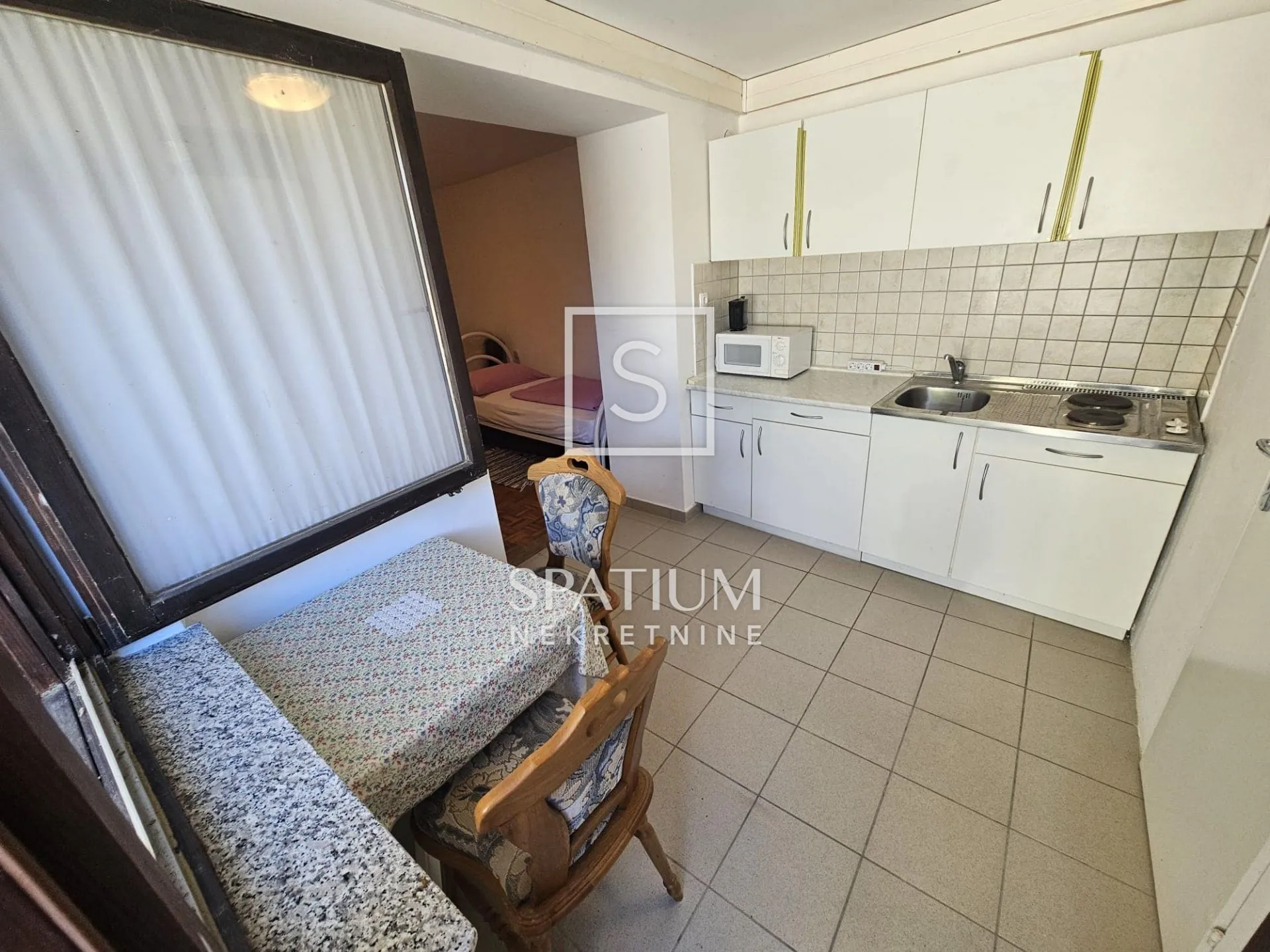 DRAMALJ, STAN SA TERASOM BLIZU MORA - cover