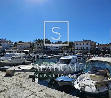 MALINSKA, SAMOSTOJEĆA APARTMANSKA KUĆA - cover