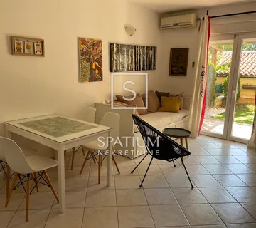 PEROJ, NAMJEŠTEN STAN SA VRTOM - cover