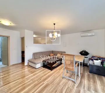 CRIKVENICA, HRUSTA, APARTMAN S TERASOM I POGLEDOM NA MORE - cover