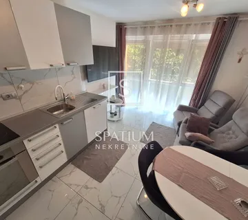 BULEVARD, ODLIČAN DVOSOBAN STAN ZA NAJAM - cover