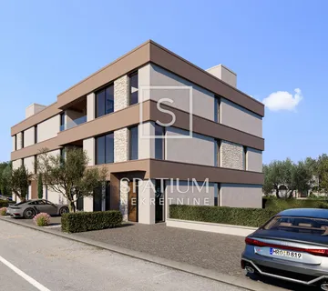 POREČ, OKOLICA, TROSOBAN STAN U PRIZEMLJU S VRTOM - cover