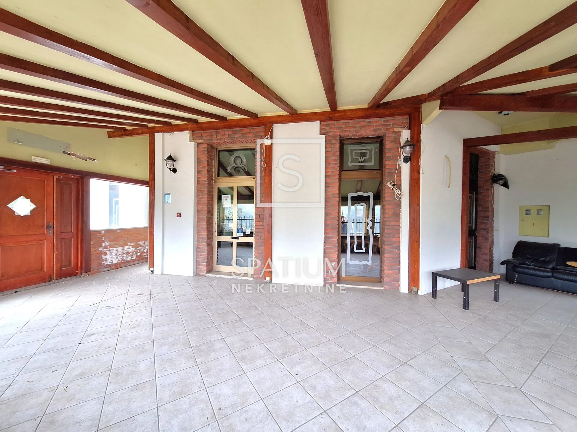 KASTAV, REŠETARI, UGOSTITELJSKI OBJEKT S TERASOM ZA ZAKUP - cover