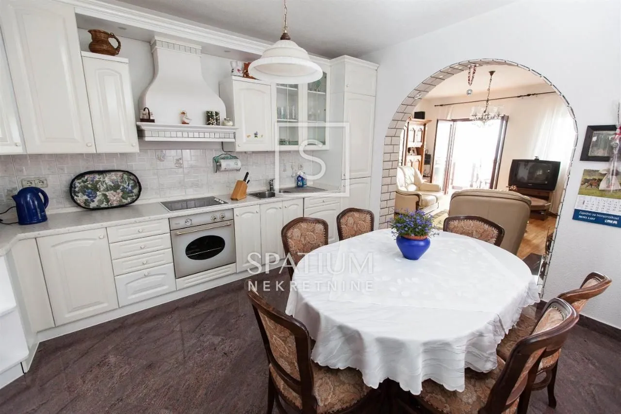 CRIKVENICA, PROSTRANI STAN S POGLEDOM NA MORE - cover