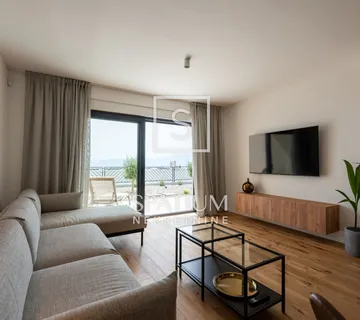 KOSTRENA, KUĆA S BAZENOM ZA NAJAM - cover