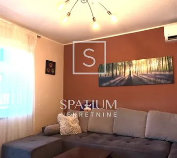 POREČ, DVOSOBAN STAN S POGLEDOM NA MORE - cover