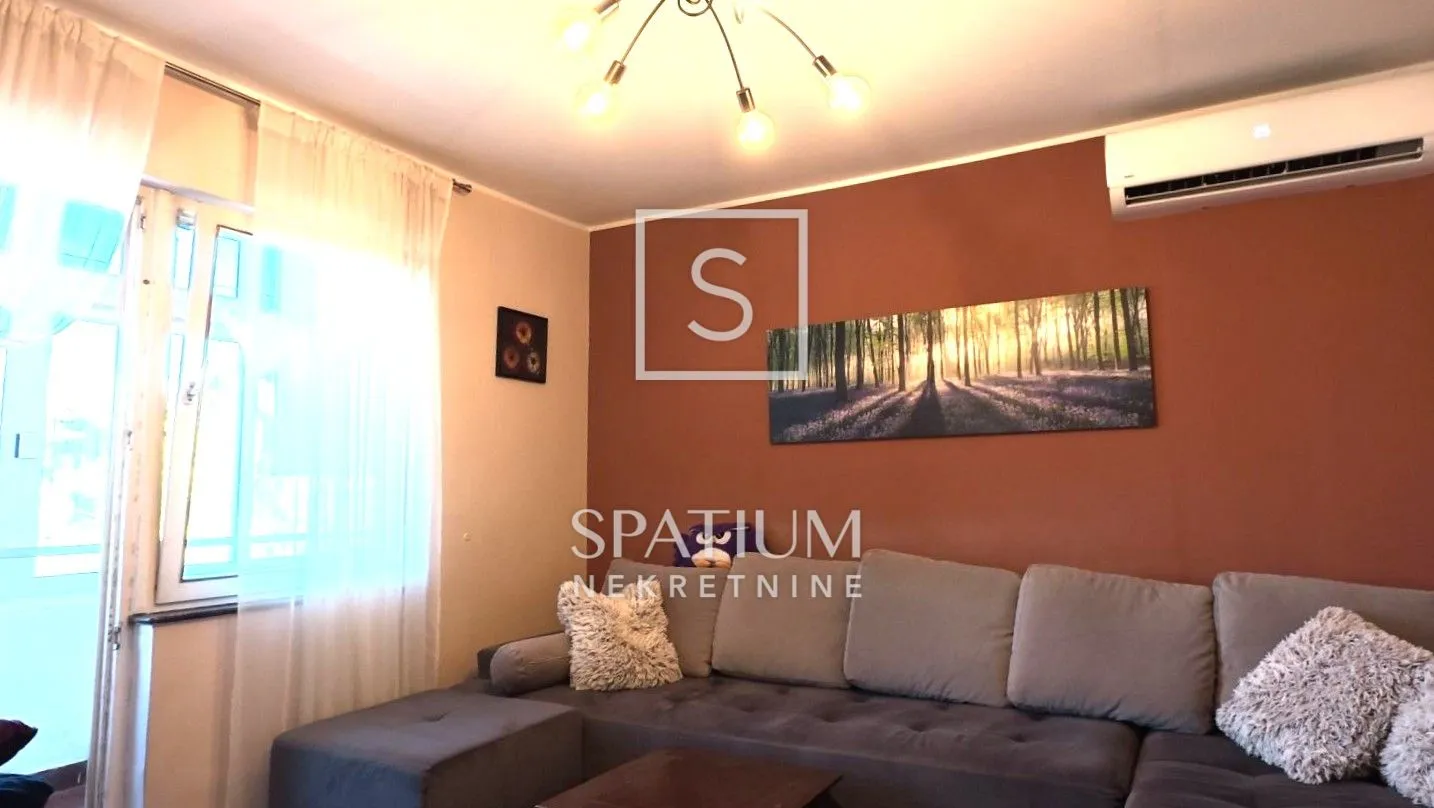 POREČ, DVOSOBAN STAN S POGLEDOM NA MORE - cover