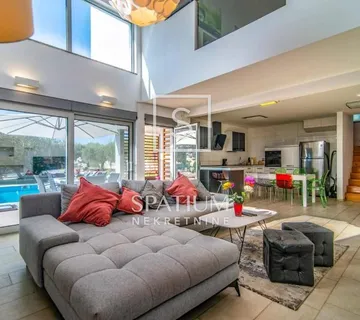 VODNJAN, MODERNA KUĆA S GRIJANIM BAZENOM U BLIZINI CENTRA - cover