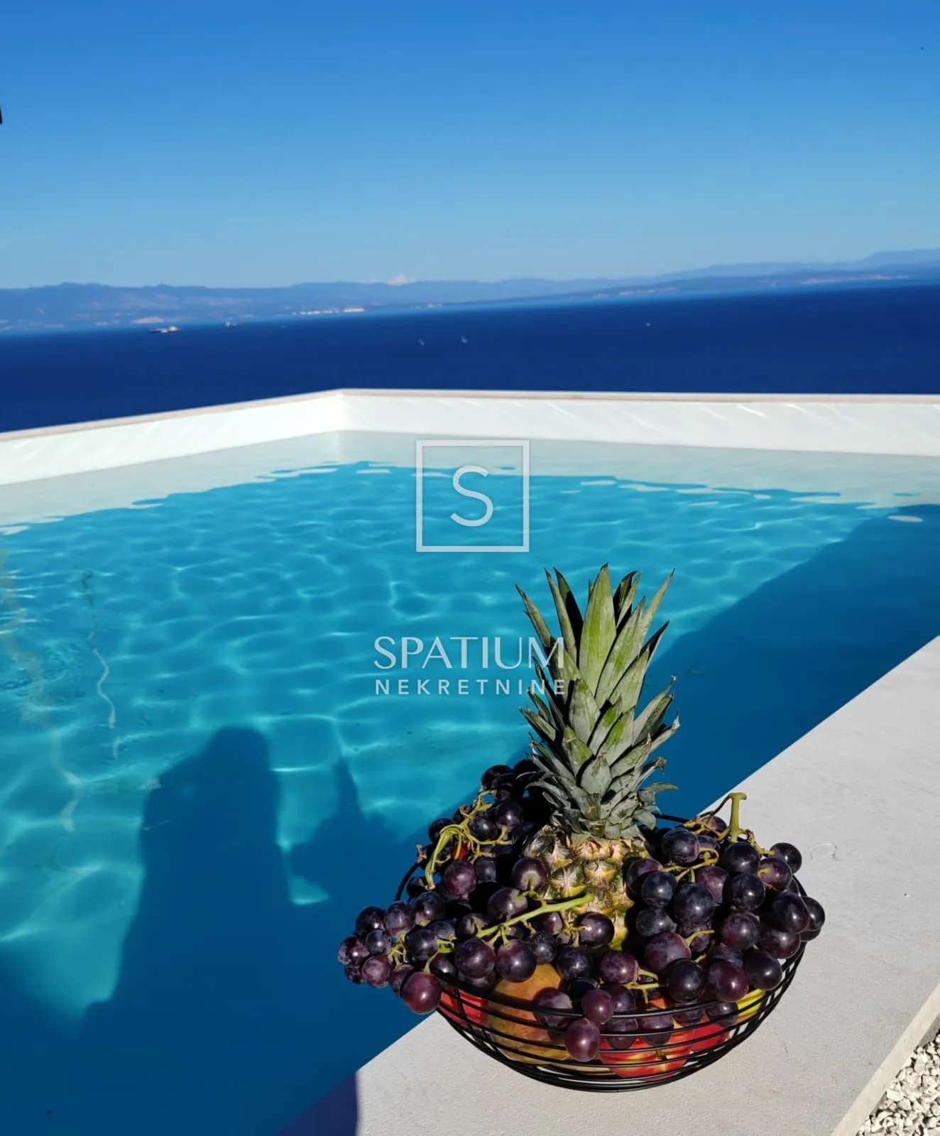 MEDVEJA, KUĆA S PANORAMSKIM POGLEDOM I BAZENOM - cover