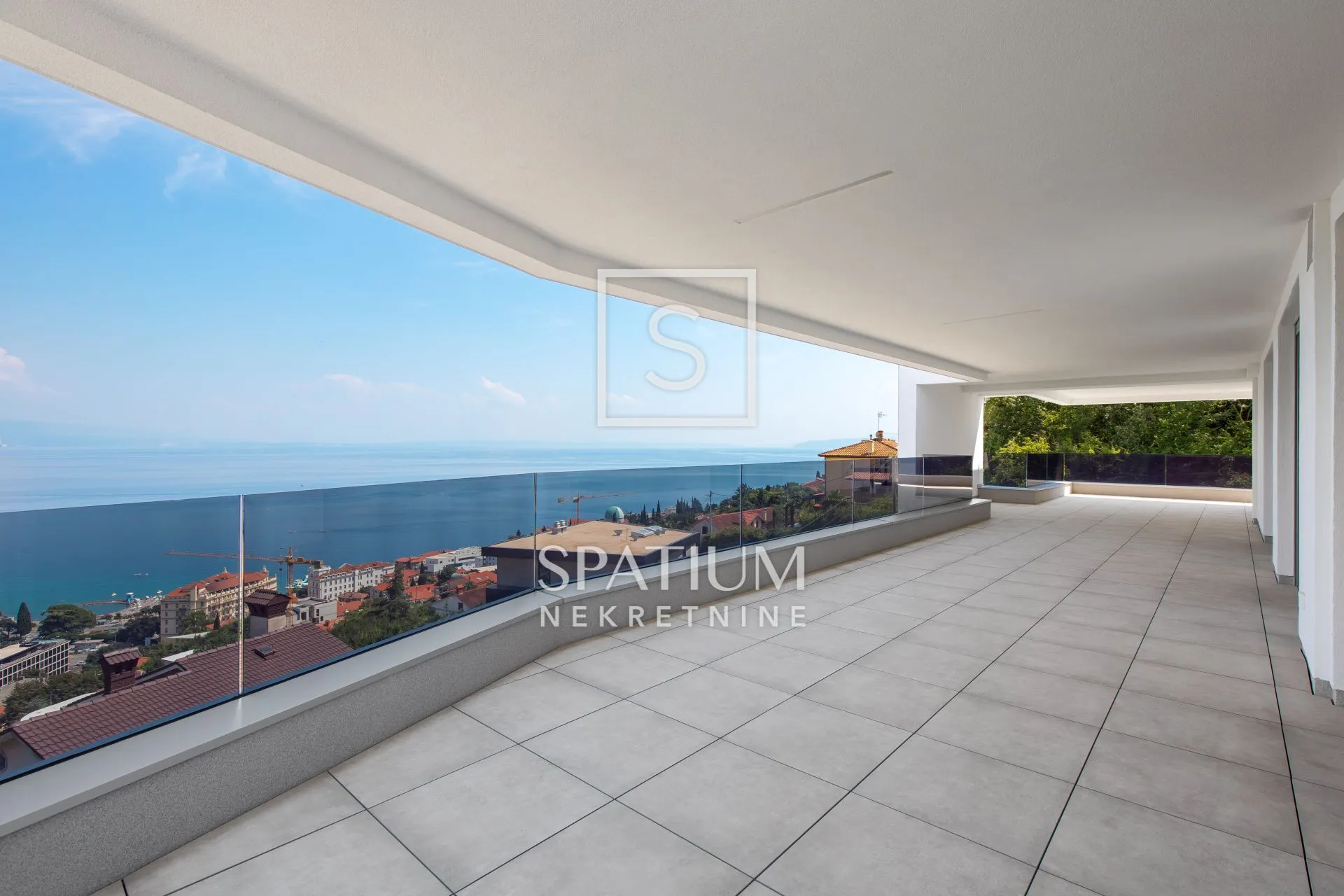 OPATIJA, VRHUNSKI PENTHOUSE U NOVOGRADNJI S KROVNOM TERASOM I BAZENOM - cover